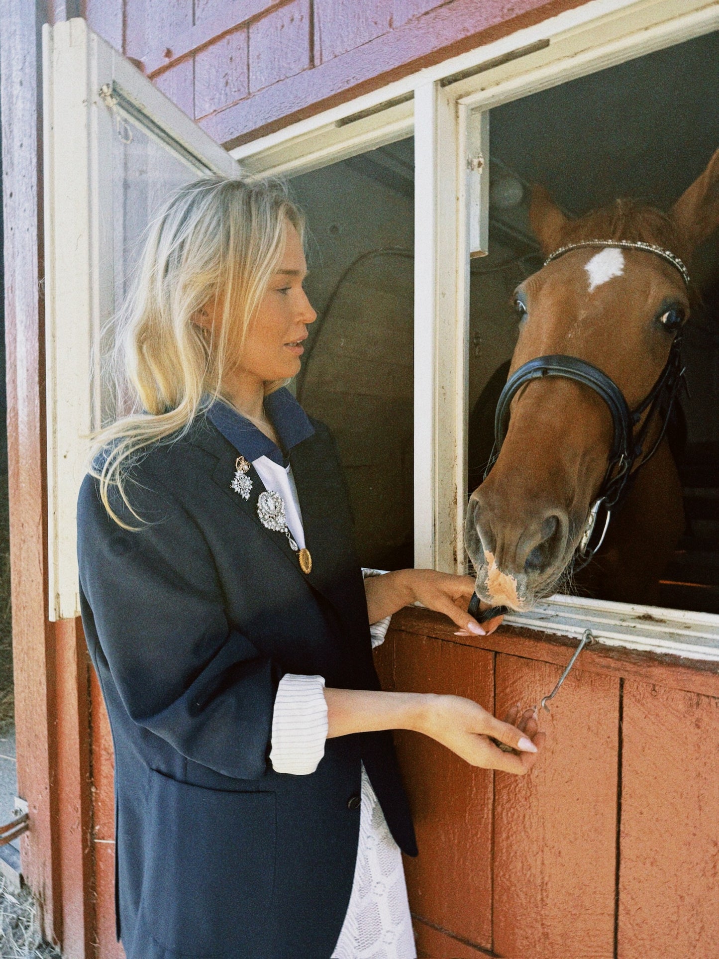 Jakke / blazer med «bling»