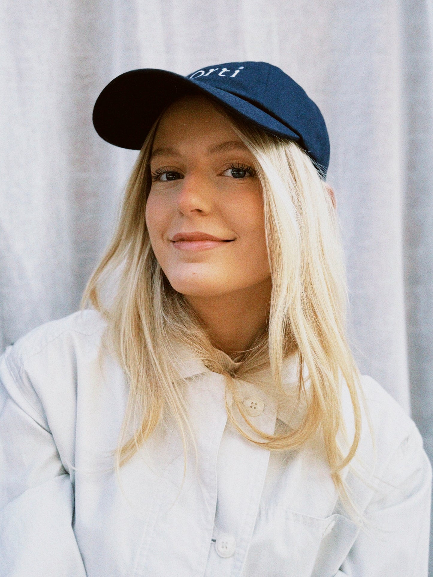 Borti caps mørk blå/hvit logo