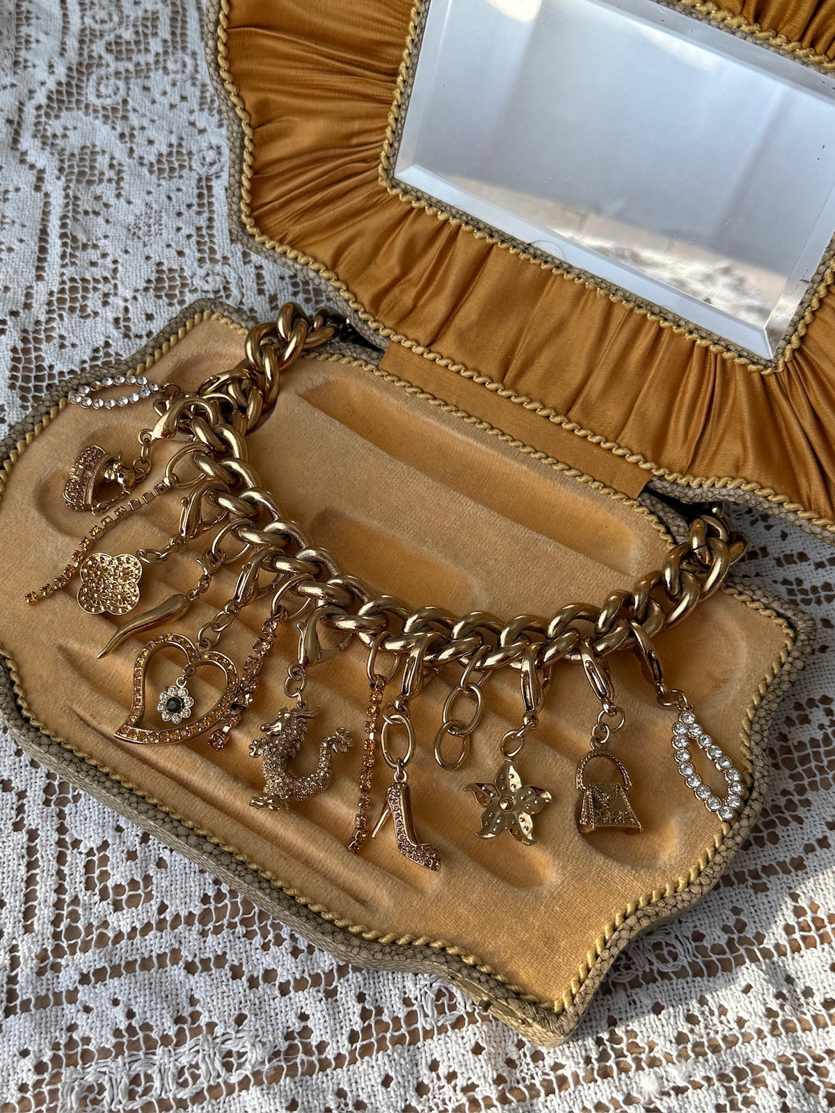 Kjede med charms