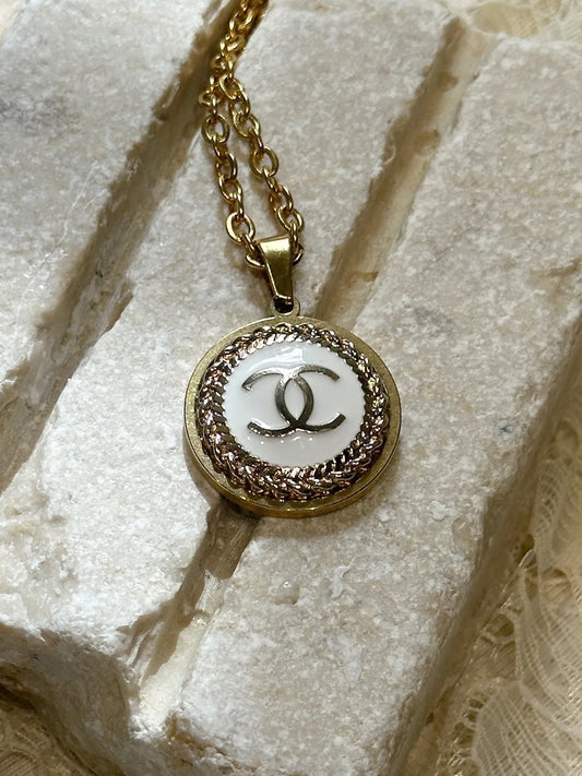 Smykke Chanel hvit medium