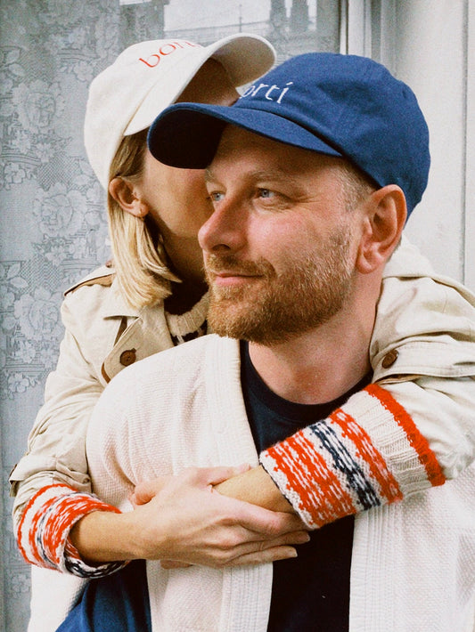 Borti caps krem/rød logo
