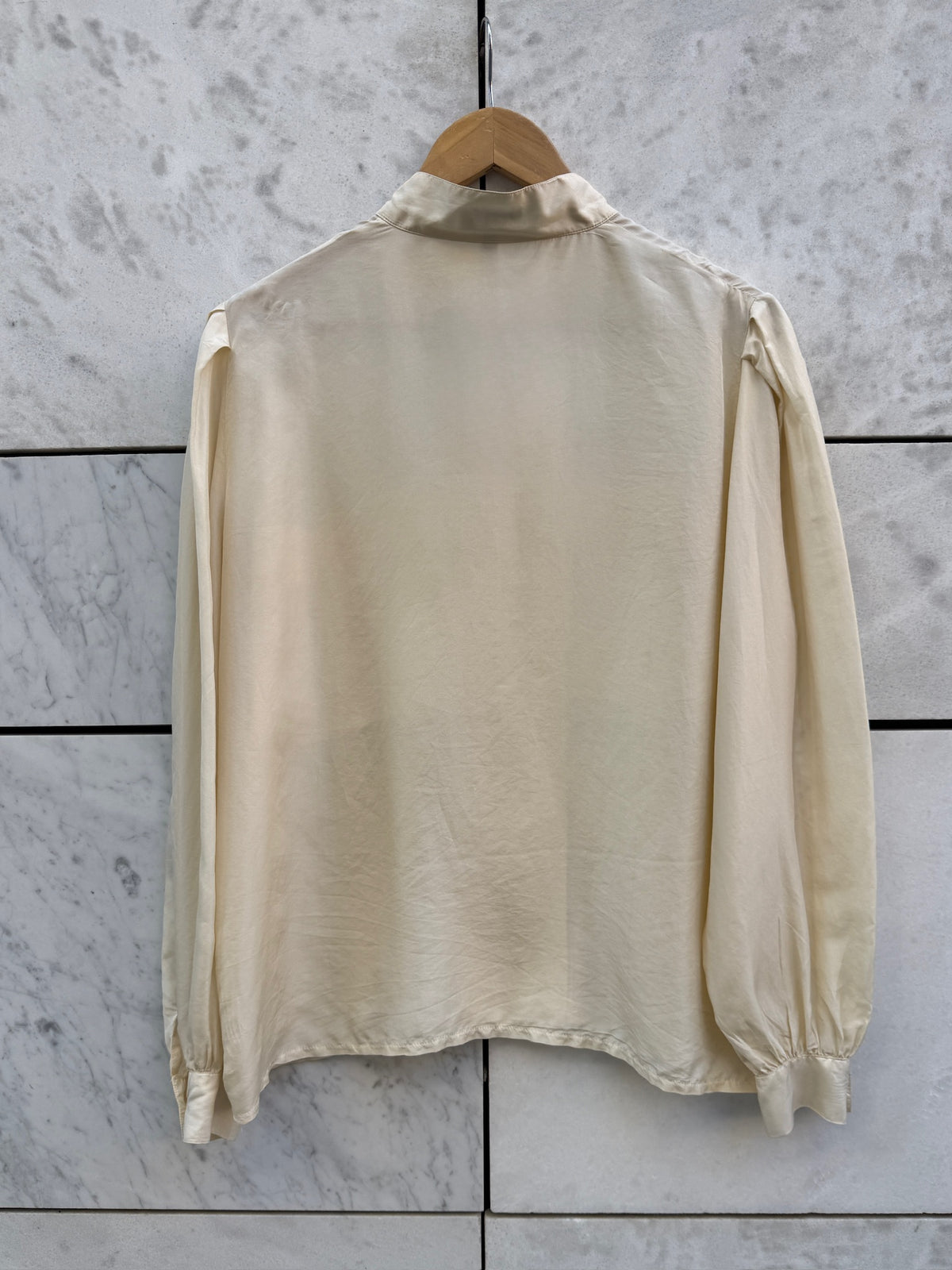 Bluse kremfaget silke