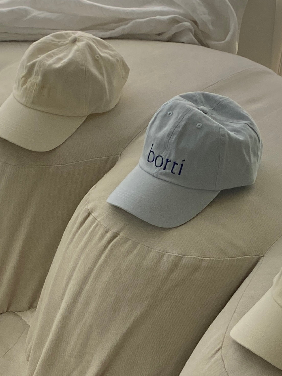 Borti caps lys blå/mørk blå logo