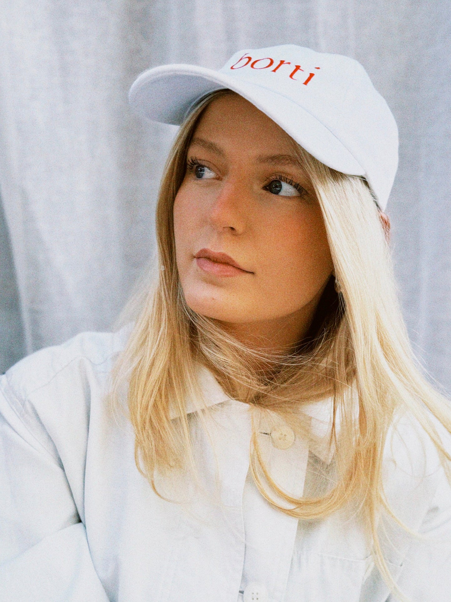 Borti caps hvit/rød logo