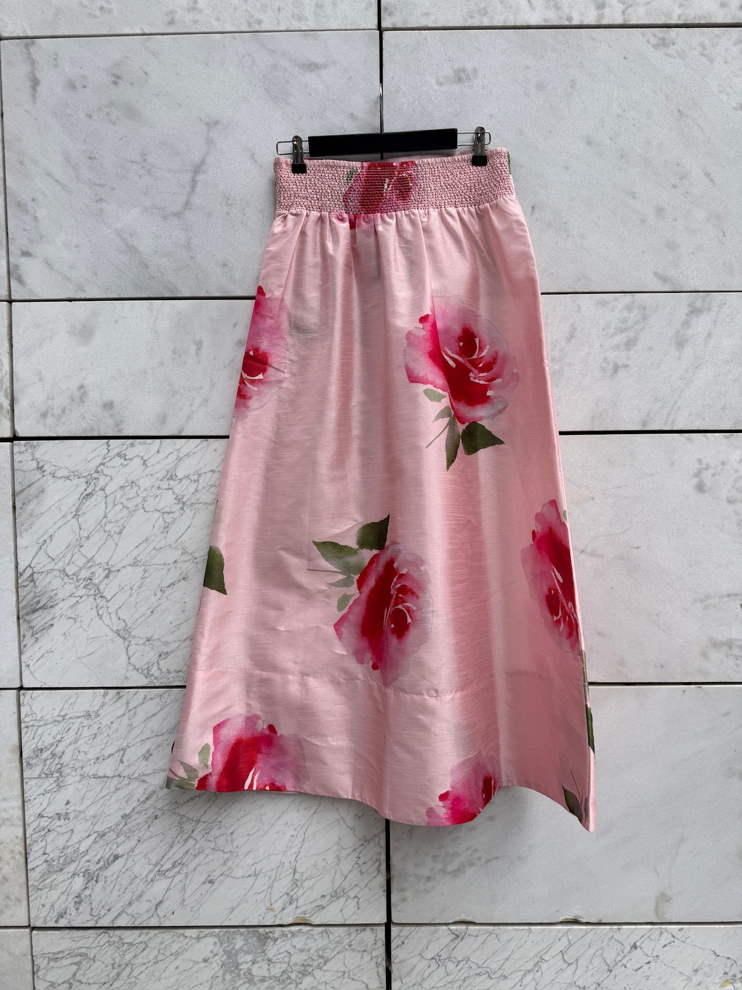 Skjørt rosa med blomster byTiMo