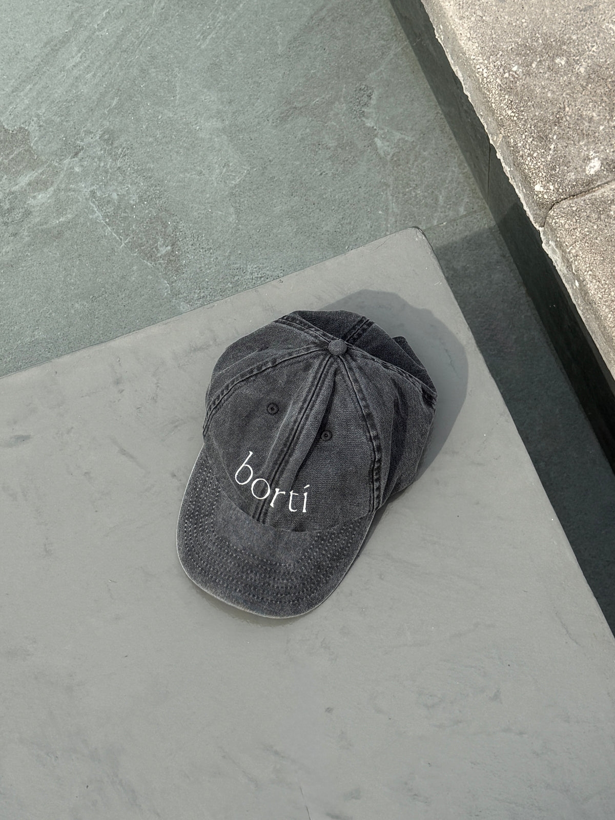 Borti caps "vintage" sort/hvit logo