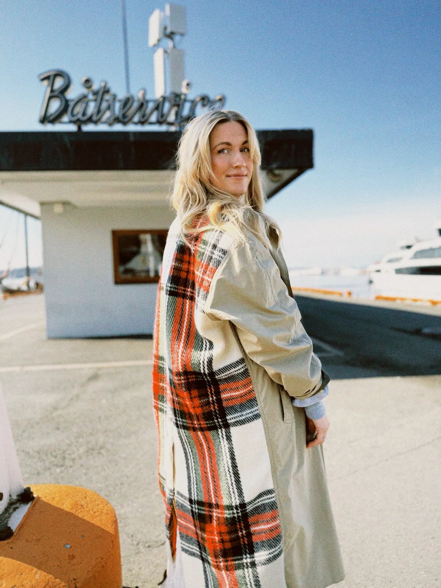 Trenchcoat beige med frynser Borti Re-design