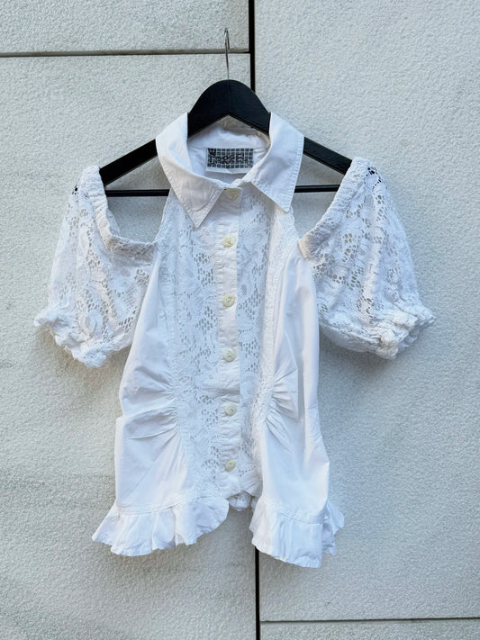 Bluse hvit blonder drop shoulders