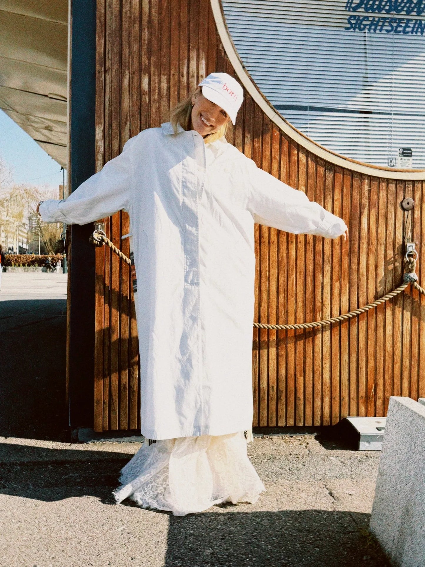 Trenchcoat lys beige med frynser Re-design
