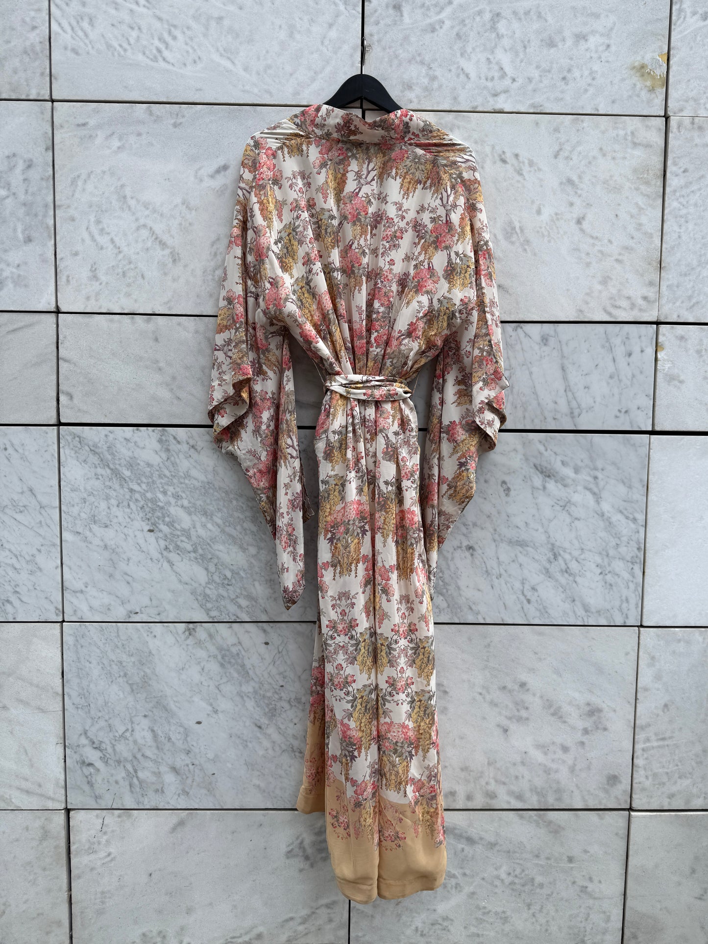 Kimono byTiMo