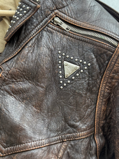 Skinnjakke mørkebrun med studs