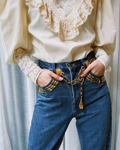 Jeans med gull nagler