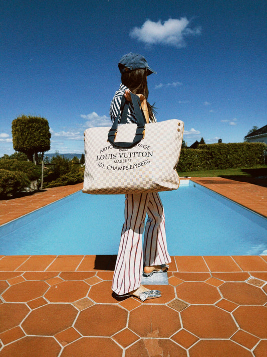Louis Vuitton
Damier Azur Canvas Beach Cabas limited editon