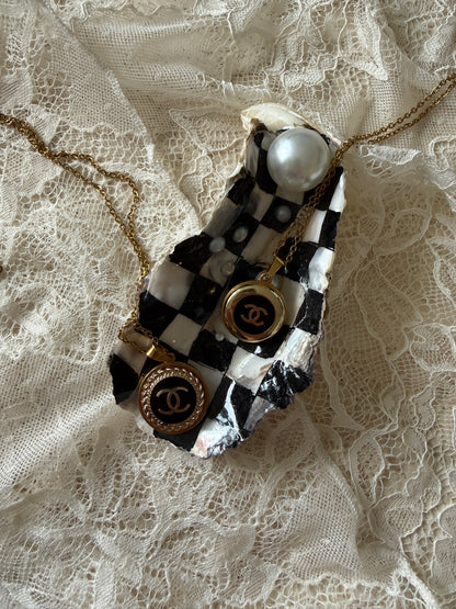 Smykke Chanel re-design sort/gull
