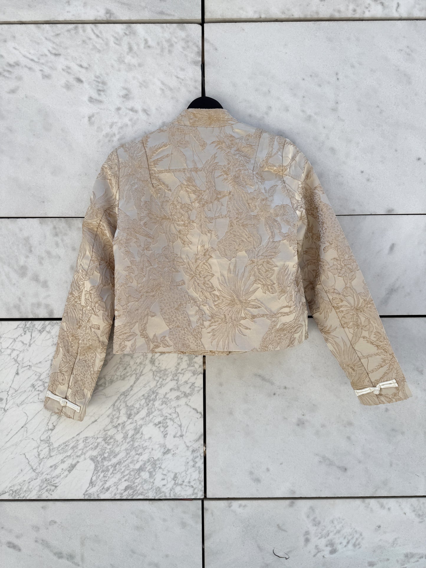 Jakke med mandarin knapper champagne jacquard