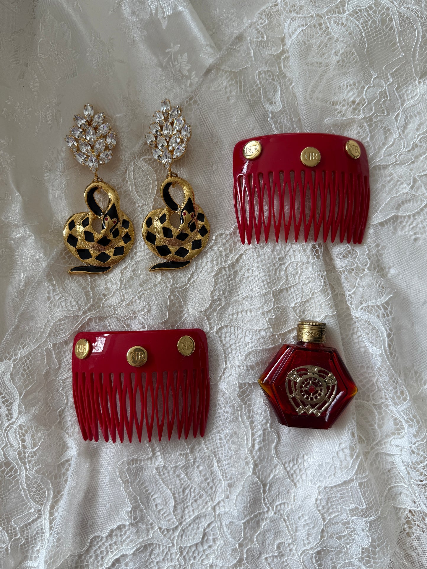 Hårkam rød Nina Ricci