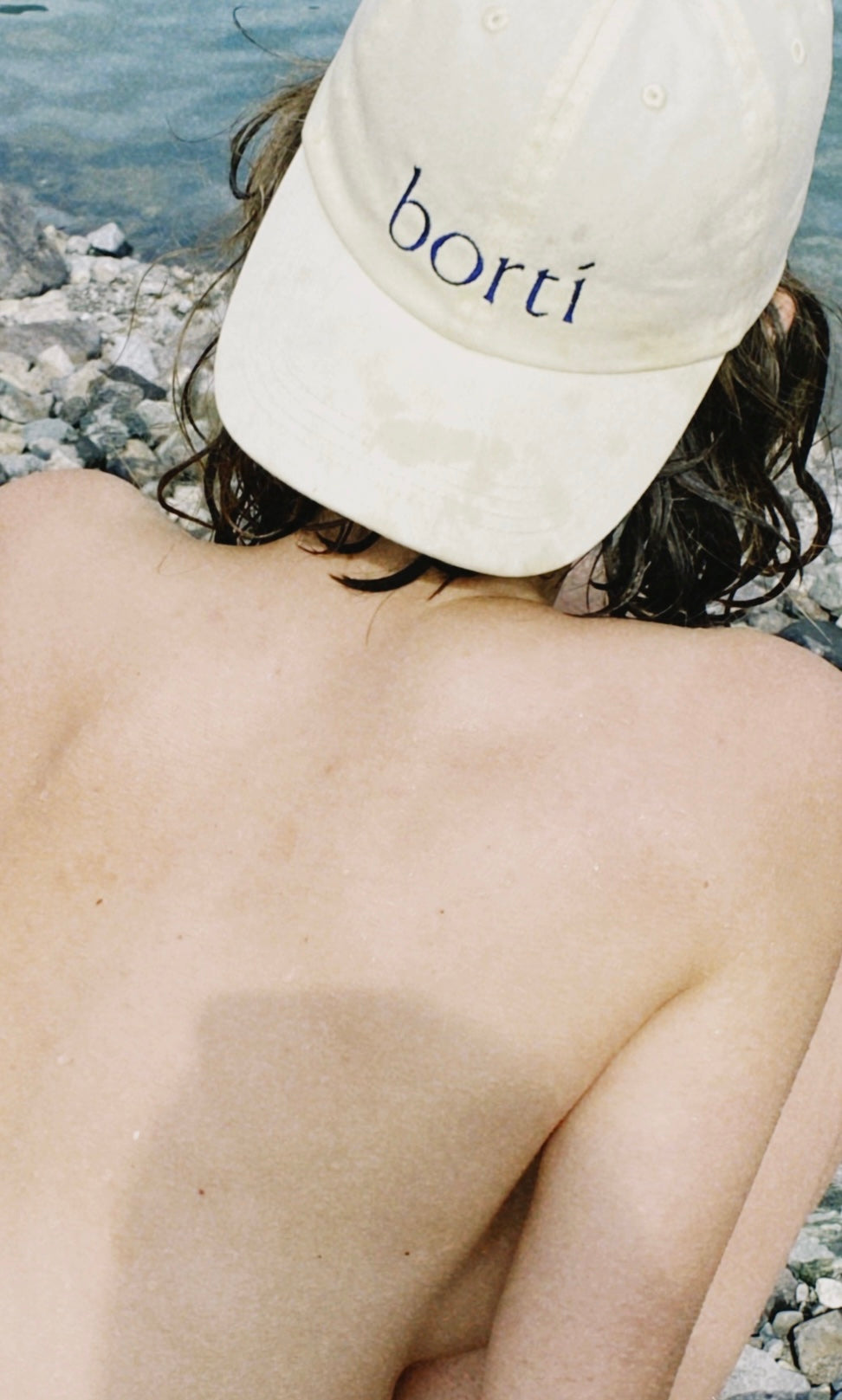 Borti caps krem/mørk blå logo