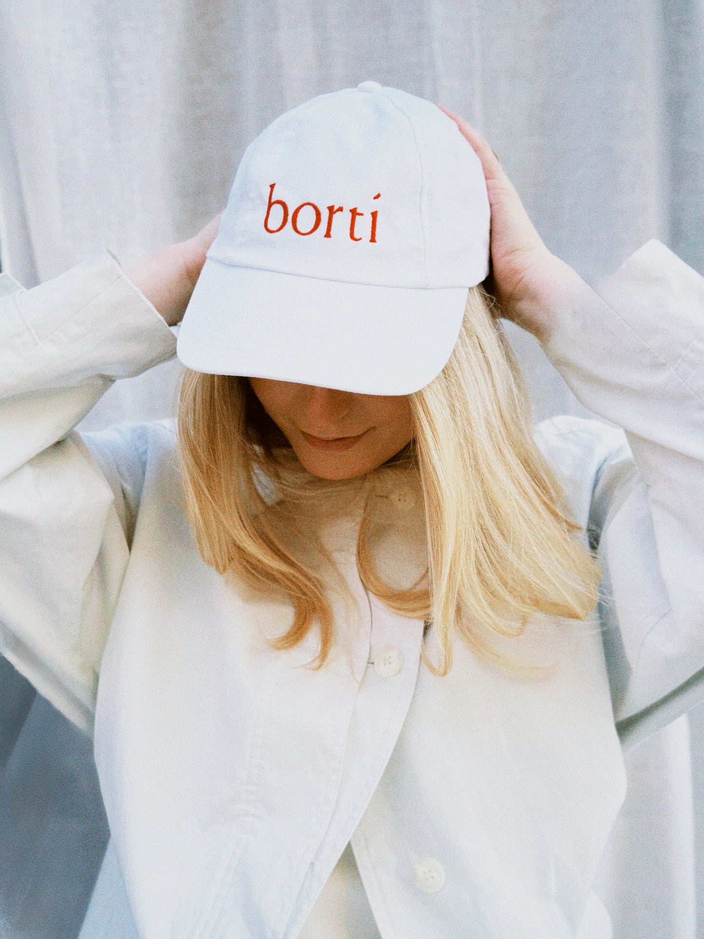 Borti caps hvit/rød logo