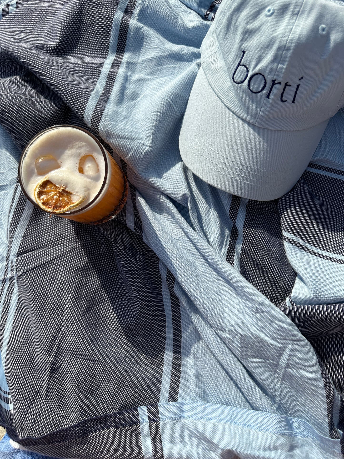 Borti caps lys blå/mørk blå logo