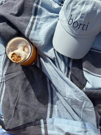 Borti caps lys blå/mørk blå logo