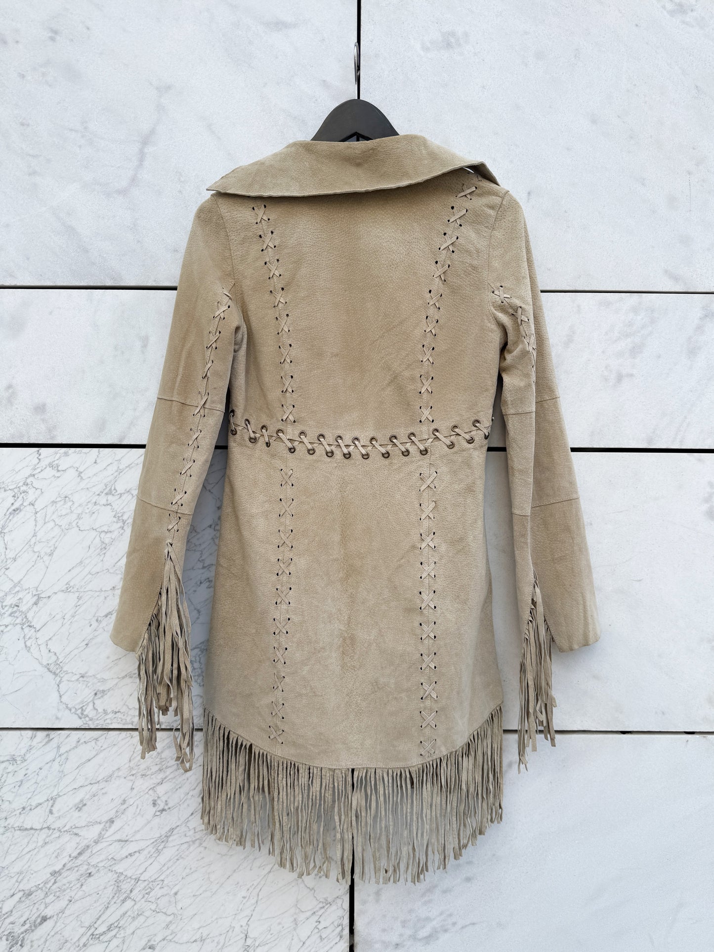 Skinnjakke semsket beige frynser