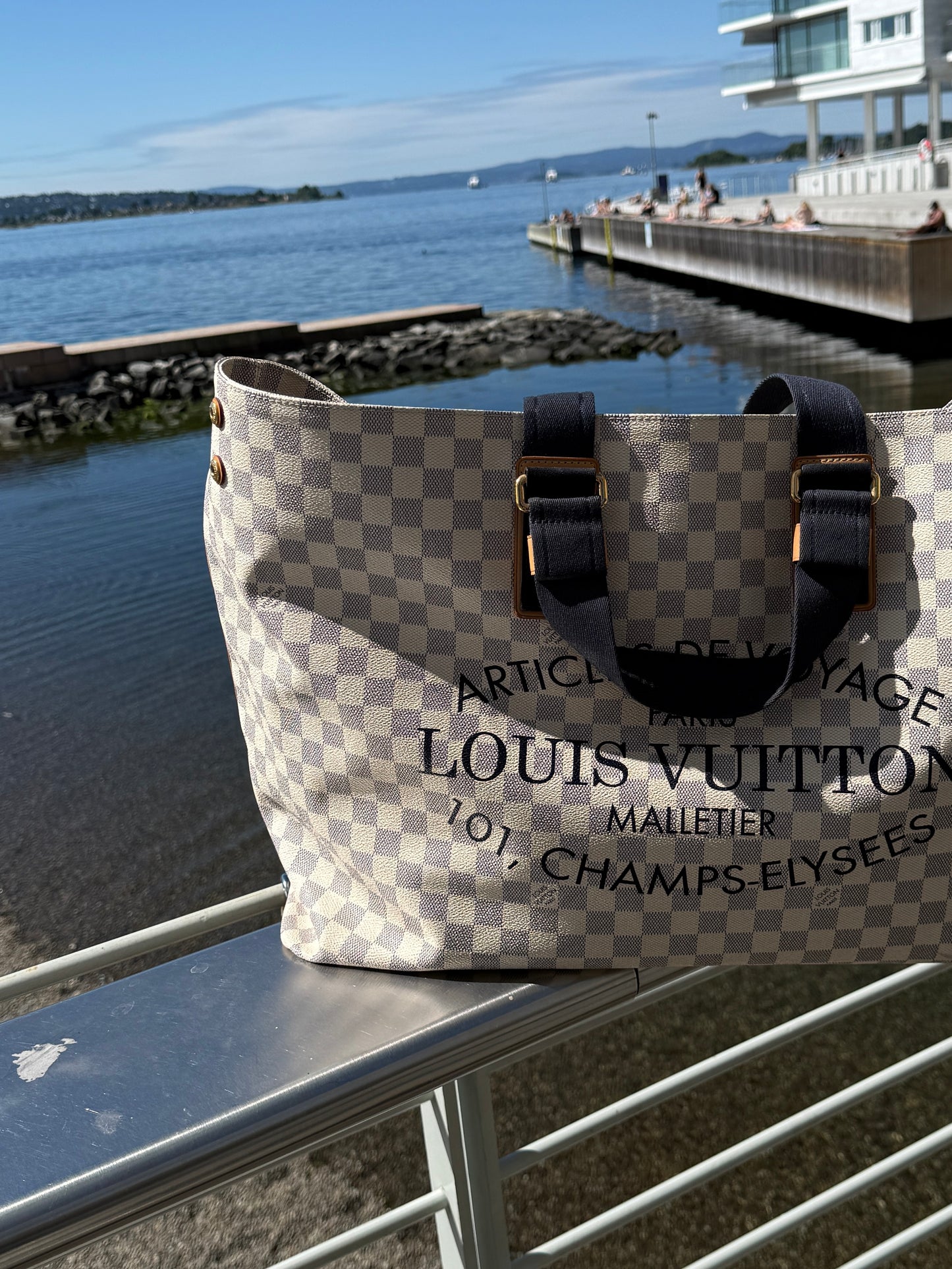 Louis Vuitton
Damier Azur Canvas Beach Cabas limited editon