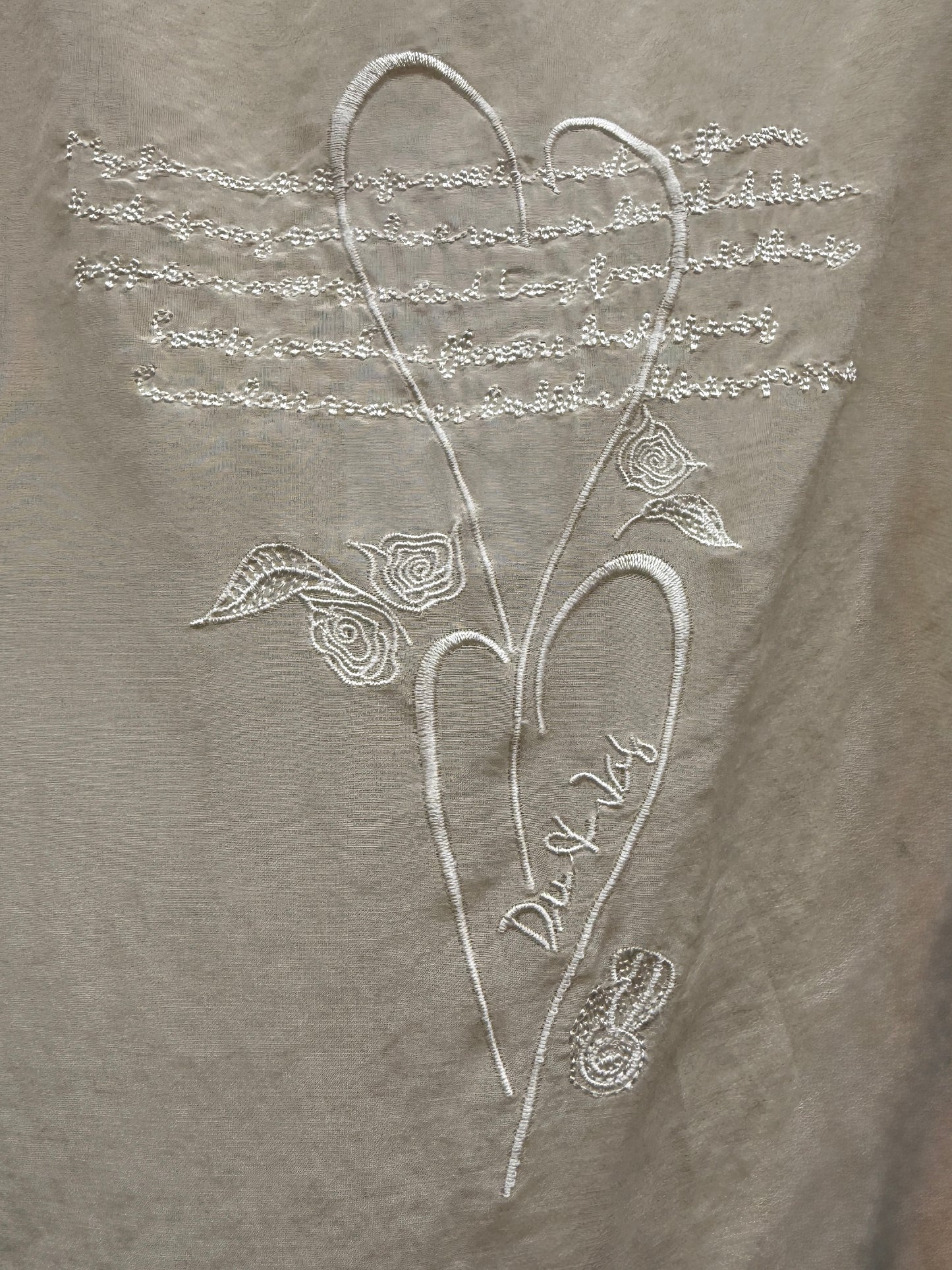 Singlet kremfarget med broderi