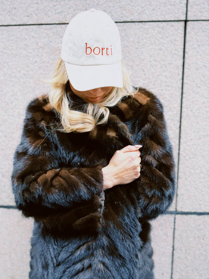 Borti caps krem/rød logo