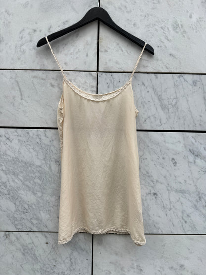 Singlet kremfarget med broderi