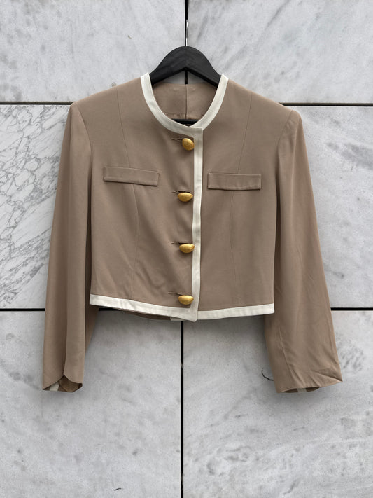 Blazer kort beige med hvite kontraster
