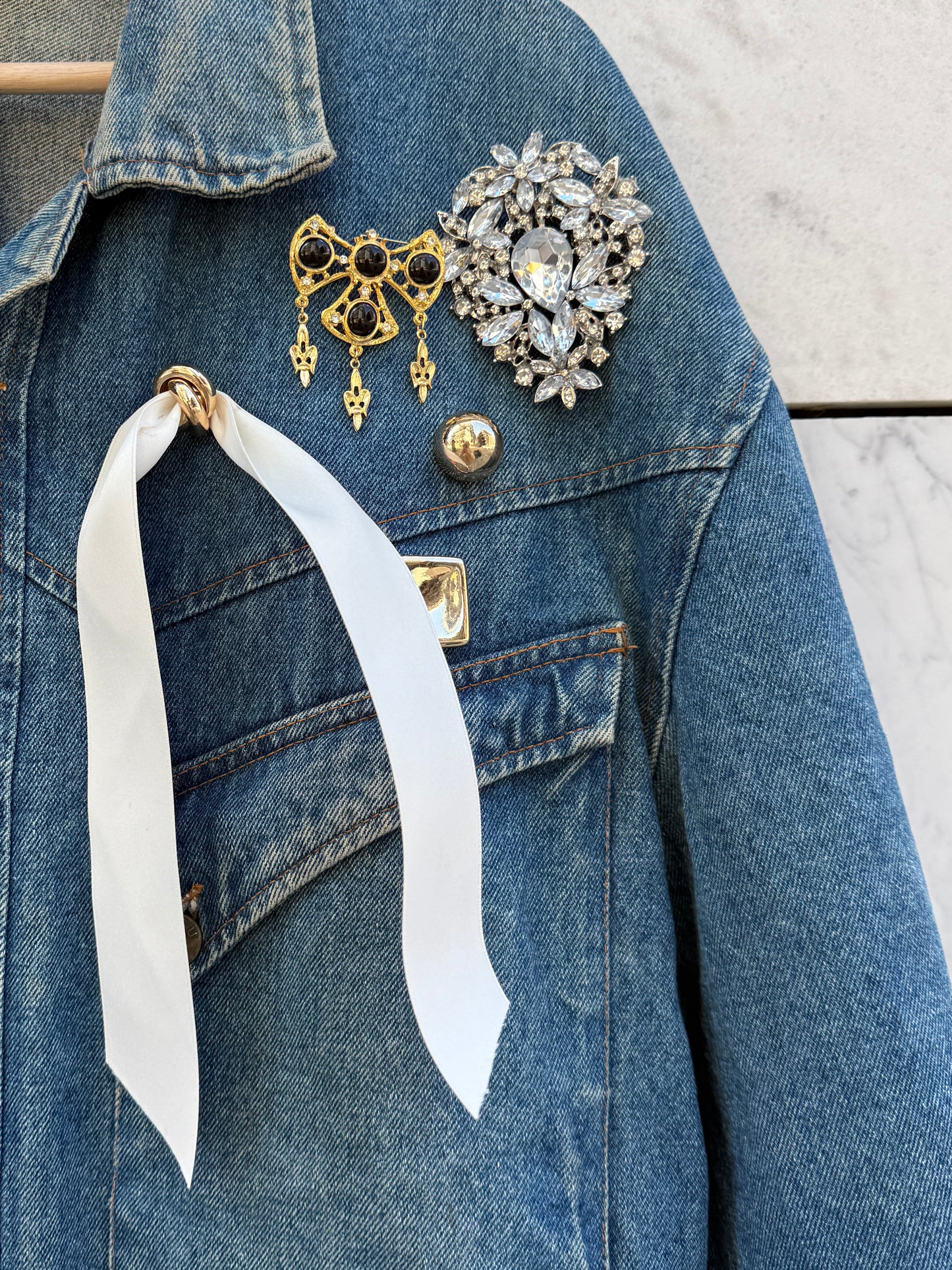 Jakke denim vid silhuett med bling