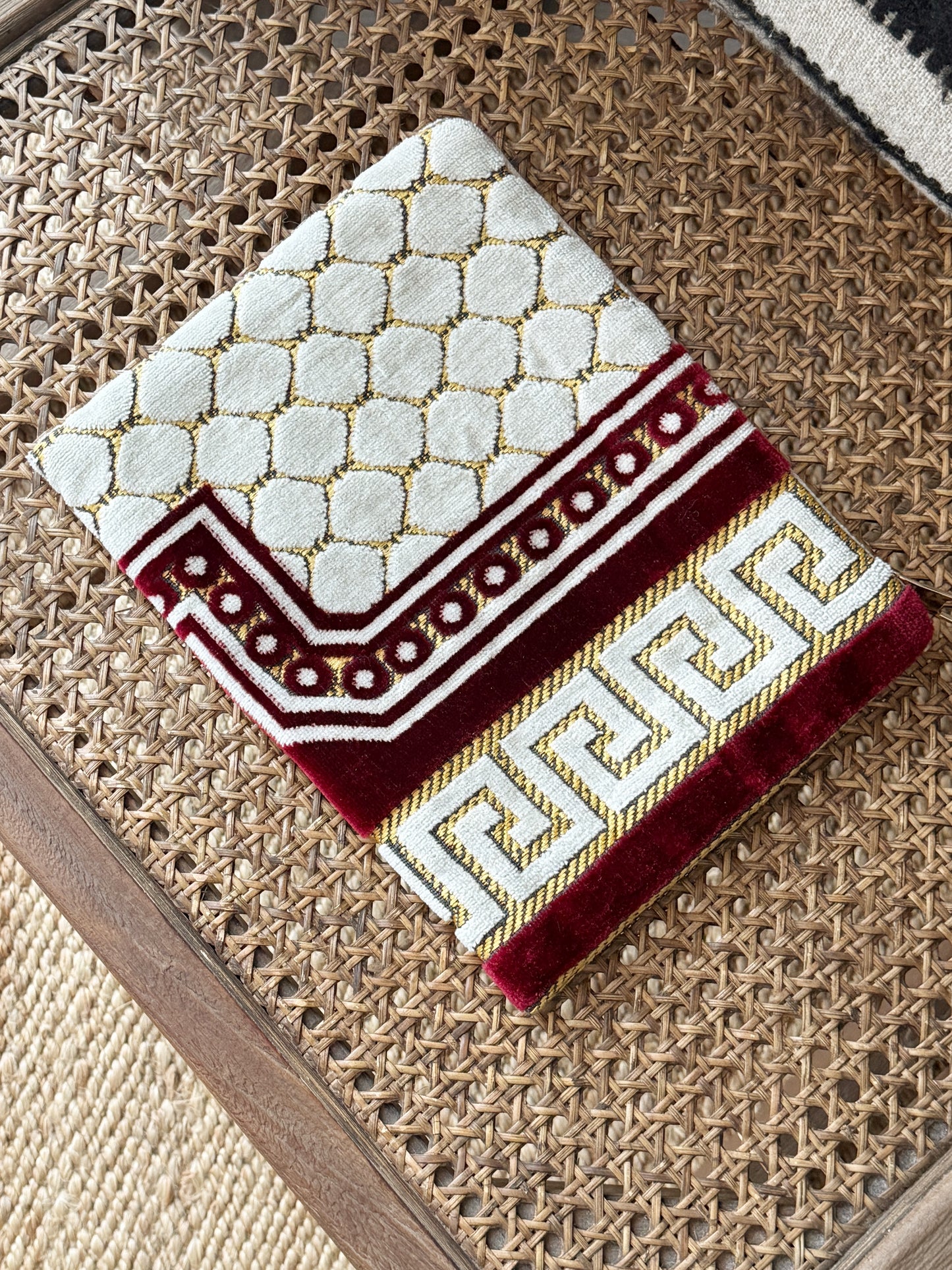 Veske clutch vinrød/gul/lys beige