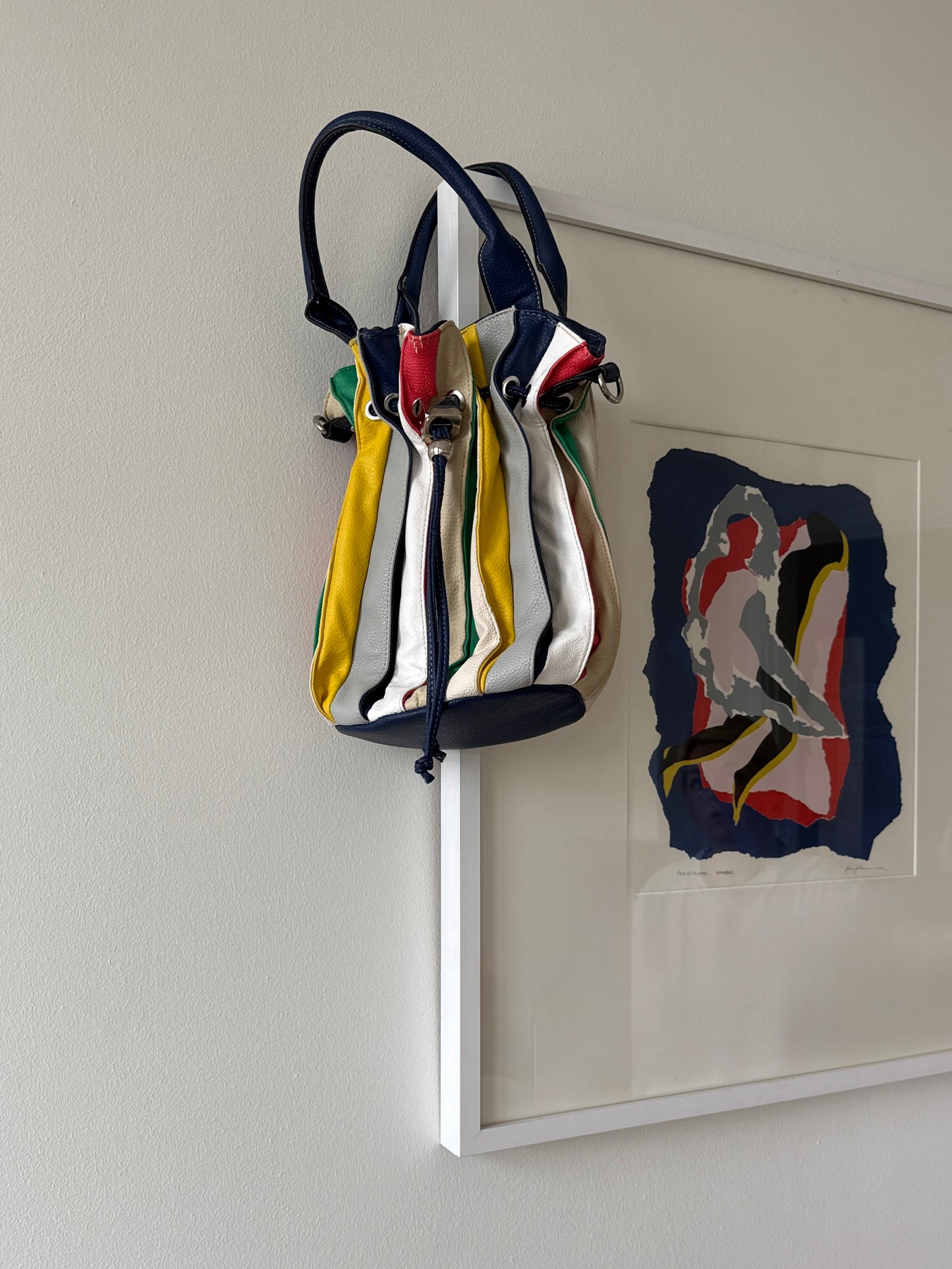 Bucket bag striper