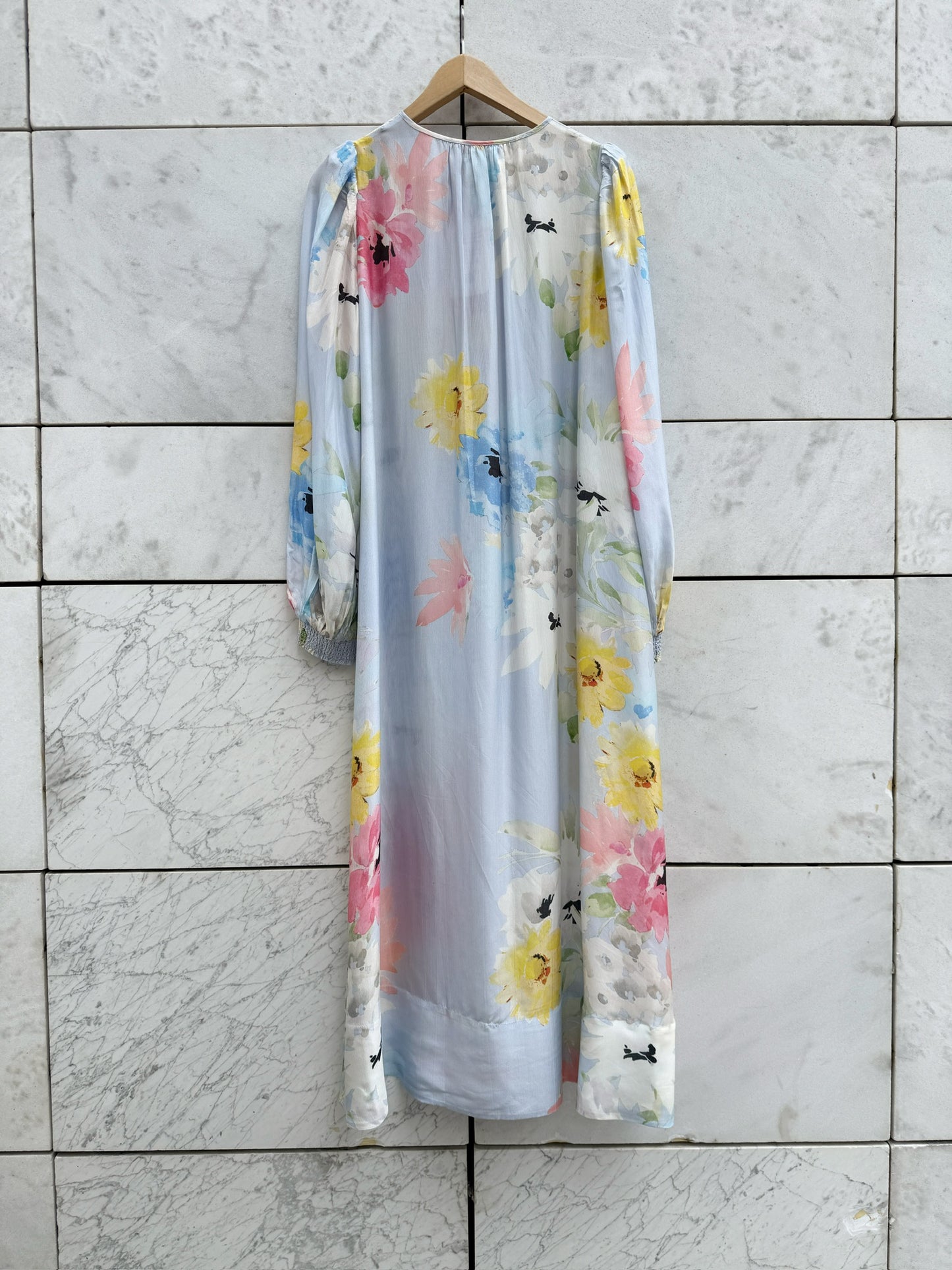 Kjole lysblå med blomster byTiMo