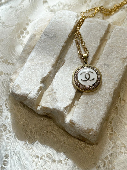 Smykke Chanel hvit medium