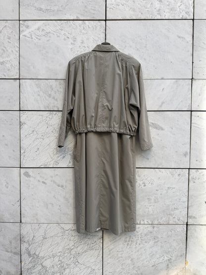 Trenchcoat med snøring grå-grønn