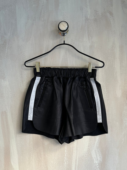 Shorts sort skinn Acne