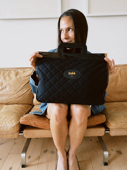 Veske Tote sort quilted med gull hest