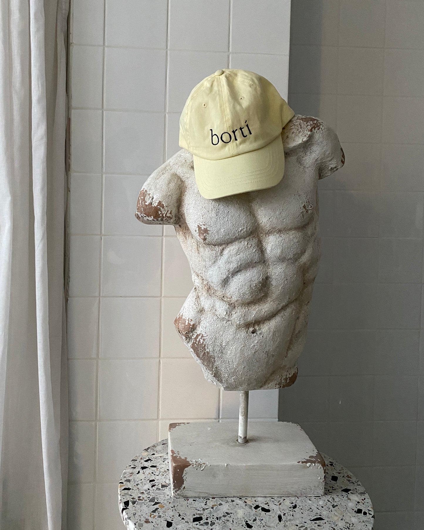 Borti caps lys gul/mørk blå logo