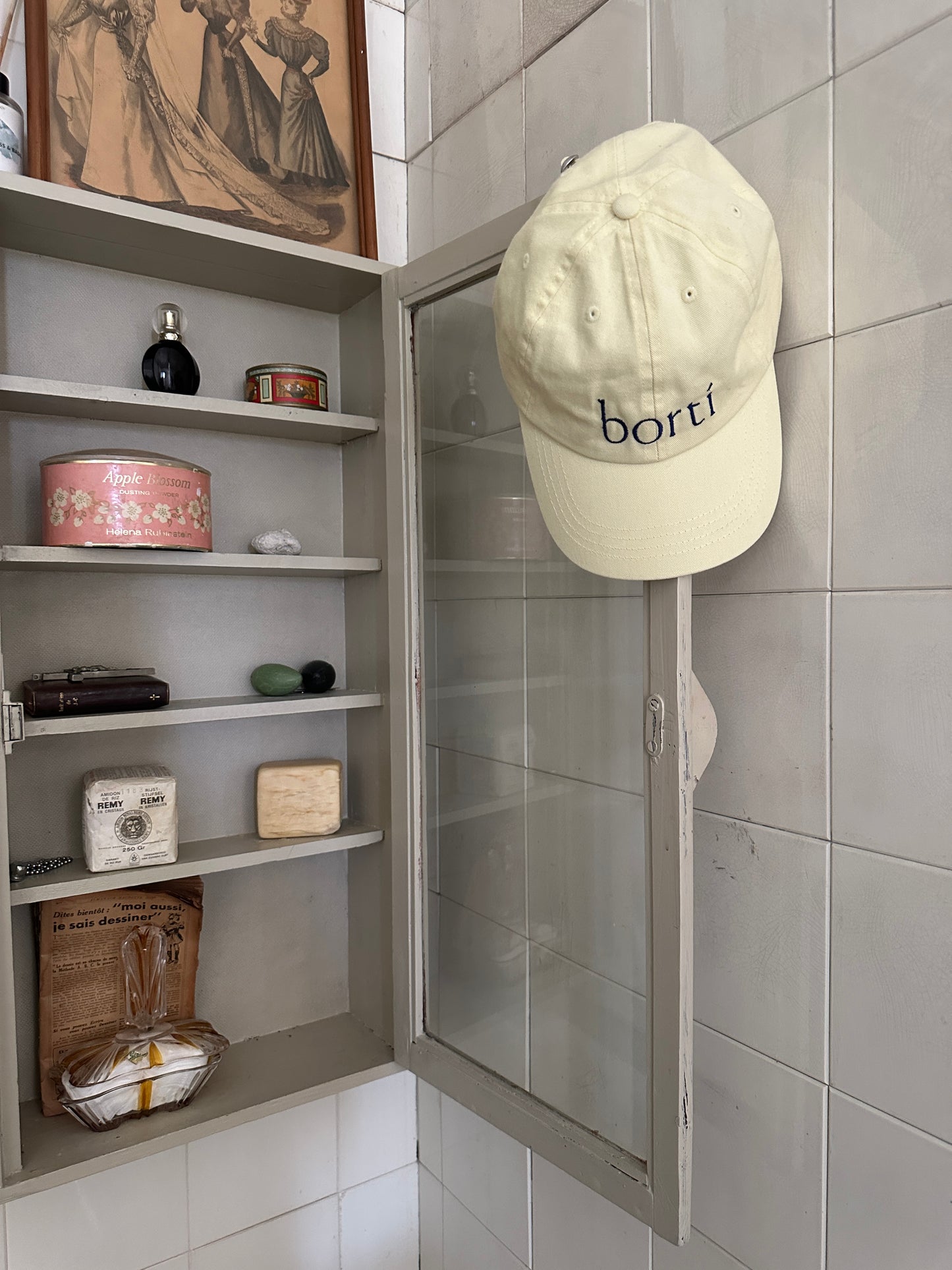 Borti caps lys gul/mørk blå logo