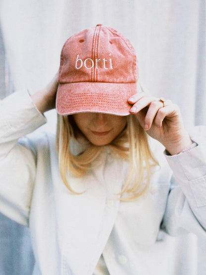 Borti caps "vintage" rustrød/hvit logo