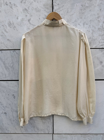 Bluse kremfaget silke