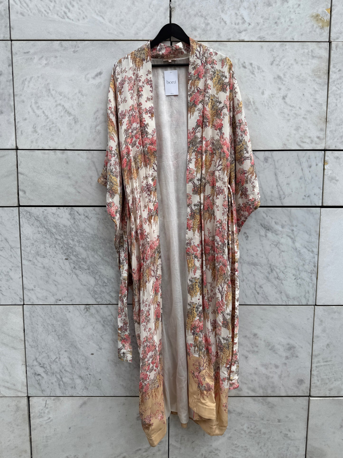 Kimono byTiMo