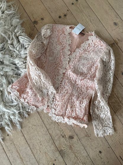 Blonde bluse rosa