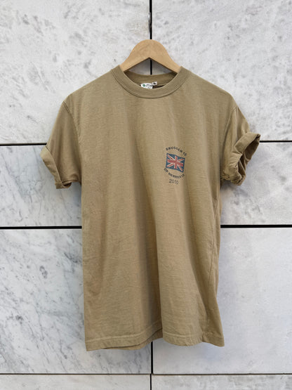 T-shirt beige army look
