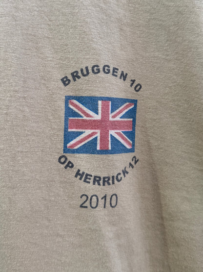 T-shirt beige army look